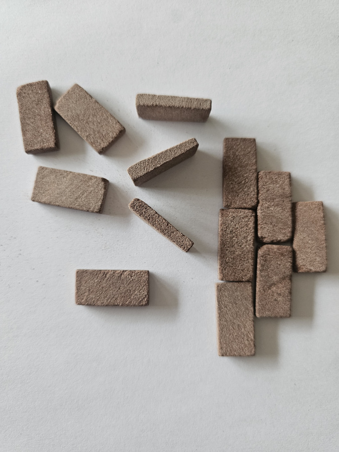 M-ATYP Rot Sandsteinplättchen 25 x 12,5 x 4mm