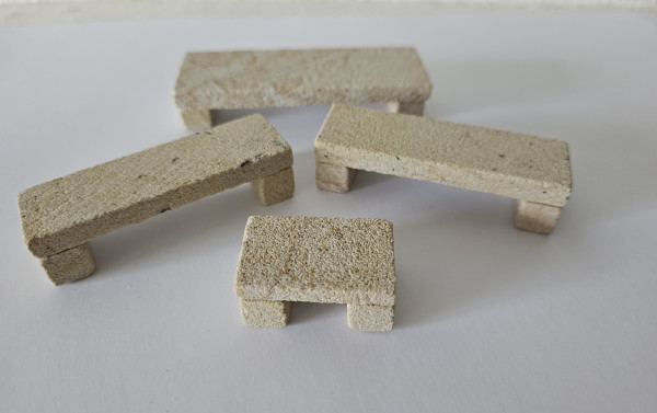 Set Bänke aus Sandstein, fertig geklebt 2